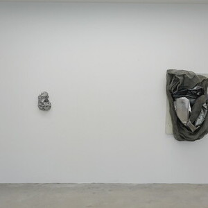                                 Michael Kienzer & Anneliese Schrenk: 'Was tun Skulpturen ohne Aufsicht?', KULTUMUSEUM im Spiegelgitterhaus Gleisdorf, 22. Mai bis 31. August 2026Kurator: J. Rauchenberger