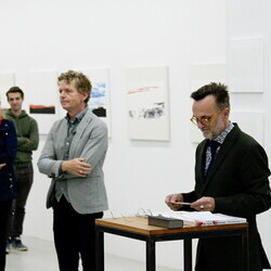 Gerhard Lojen (1935–2005) zum 20. Todestag: Eröffnung KULTUMUSEUM im Spiegelgitterhaus Gleisdorf, 17.10.2025. Kurator Johannes Rauchenberger führt in das Werk des Künstlers ein.