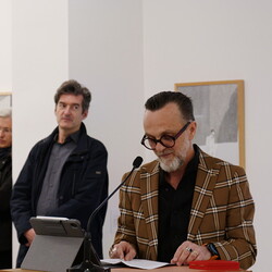 Eröffnung des Spiegelgitterhauses Gleisdorf (Sammlung Wolf) durch Bürgermeister Christoph Stark, Landeshauptmann Christopher Drexler und Diözesanbischof Wilhelm Krautwaschl.Laudatio: Walter Prügger,Einführung in die Ausstellung 'WENDEZEITEN/ZEITENW