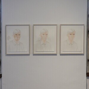                                 Bertram Hasenauer, * 1970 in Saalfelden (AT), lebt in Berlin (DE)Untitled, 2007, Triptychon, Farbstift auf Papier, jeweils 45 x 34 cm, KULTUMUSEUM Graz, aus: 1+1+1=1 Trinität (2011)