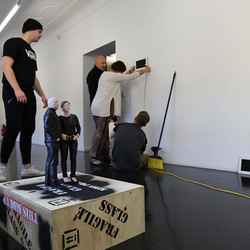 NINAVALE. Ausstellungsaufbau. 'Paradise is temporarily closed. God' KULTUM Graz, 24. Oktober 2020 bis 12. Dezember 2020. Foto: KULTUM/Andrea Hopper