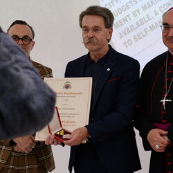 Eröffnung des Spiegelgitterhauses Gleisdorf (Sammlung Wolf) durch Bürgermeister Christoph Stark, Landeshauptmann Christopher Drexler und Diözesanbischof Wilhelm Krautwaschl.Laudatio: Walter Prügger,Einführung in die Ausstellung 'WENDEZEITEN/ZEITENW