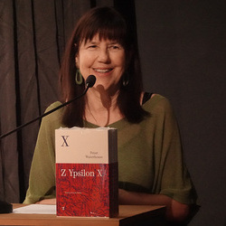 Lesung am 8. Mai 2026 mit Peter Waterhouse aus seinem neuen Werk Z Ypsilon X, mit einleitenden Worten von Johannes Rauchenberger und Edith Draxl. Gespräch und Moderation Paul Jandl.