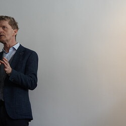   Kuratorenführung mit Johannes Rauchenberger, Ausstellung: 'Im Bann (s)einer großen Erzählung: Josef Fink (1941-1999), 15. März 2025