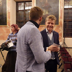 Abschluss der 4. Blumenbergtage am 14.3.26 im Minoritensaal mit einem Live-Hörspiel inszeniert von büro lunaire, nach einem Text von Stefan Schmitzer, mit Kompositionen von A. Bauer, T. Urban, F. Kindlinger, G. T. Pérez, R. Schinwald. Tontechnik B. A