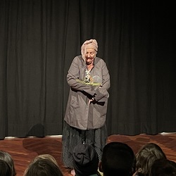 D'ÄRDGEISS_Figurentheater Margrit Gysin / Schweiz. Foto: KULTUM/A. Hopper