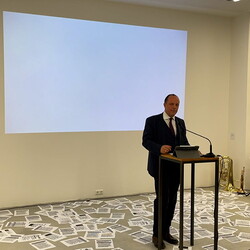 Eröffnung des Spiegelgitterhauses Gleisdorf (Sammlung Wolf) durch Bürgermeister Christoph Stark, Landeshauptmann Christopher Drexler und Diözesanbischof Wilhelm Krautwaschl.Laudatio: Walter Prügger,Einführung in die Ausstellung 'WENDEZEITEN/ZEITENW