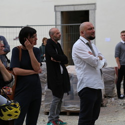 Daniel Amin Zaman, bei der Ausstellungseröffnung, EINATMEN - AUSATMEN, 2. Juni 2021, Foto: KULTUM