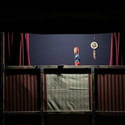 JUNGES PUBLIKUM_Bavastel Puppentheater Graz_Kasperl und das Krokodil. Foto: KULTUM/Hopper