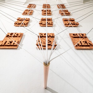 Zenita Komad, Keine Nation wird gegen eine andere das Schwert erheben, und sie werden den Krieg nicht mehr lernen! 2023, Installation, 12-teilig, je 41 x 31 cm,  Ausstellungsansicht: Zenita Komad: Nie wieder Krieg! KULTUMUSEUM Graz, 3.2.–26.5.2024, 