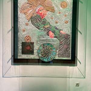 Henry Jesionka: Black holes, 2023, 1,5 m x 1,35 m x 20 cm, Acryl auf Leinwand, Aluminium, Kupfer, Kupferoxid, Blei, bearbeiteter Stahl und Oxid, Magnete, Eisenspäne, Nägel, Glasbausteine, Glas. Foto: Jesionka