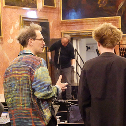 Abschluss der 4. Blumenbergtage am 14.3.26 im Minoritensaal mit einem Live-Hörspiel inszeniert von büro lunaire, nach einem Text von Stefan Schmitzer, mit Kompositionen von A. Bauer, T. Urban, F. Kindlinger, G. T. Pérez, R. Schinwald. Tontechnik B. A