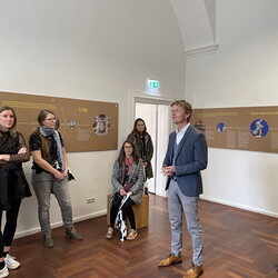 DE PROPAGANDA FIDE. Überraschende Glaubenswerbungen der Katholischen Kirche ? Kuratorenführung mit Johannes Rauchenberger im Rahmen des Galerientags des steirischen herbst, 24.9.2022 Foto: KULTUM/Alexandra Seyi