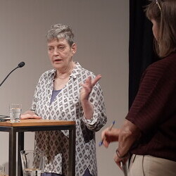  Ulrike Grossarth: Zwischenlandung auf Metaebenen. Reihe GOTT RAUM KUNST