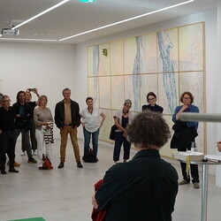 'Was tun Skulpturen ohne Aufsicht?' - Michael Kienzer und Anneliese Schrenk,KULTUMUSEUM im Spiegelgitterhaus Gleisdorf, 22. Mai 2026, Eröffnung: Kurator Johannes Rauchenberger