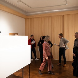 LEBEN NACH DEM TOD? Kuratorenführung mit Johannes Rauchenberger in Zlatko Kopljars Schau 'AUSLÖSCHUNG' am 2.11.2024Foto: Adnan Babahmetovic