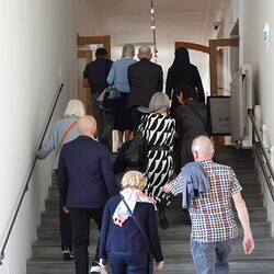                                 Führung von Kurator Johannes Rauchenberger durch die Ausstellung: 'Maaria Wirkkala: NUN MEHR – MEANTIME', 14. Mai 2025