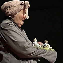 D'ÄRDGEISS_Figurentheater Margrit Gysin / Schweiz. Foto: KULTUM/A. Hopper