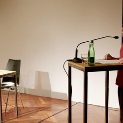 LITERATUR HOTEL: Lesung Gerhard Rühm: 100 Zahlendichtungen.Einführung: Lisa Spalt, KULTUM Graz, 18.10.2024, Foto: J. Rauchenberger