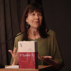 Lesung am 8. Mai 2026 mit Peter Waterhouse aus seinem neuen Werk Z Ypsilon X, mit einleitenden Worten von Johannes Rauchenberger und Edith Draxl. Gespräch und Moderation Paul Jandl.