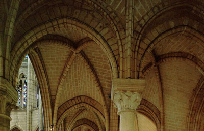 St. Denis, Kathedrale (ehem. Benediktiner-Abteikirche), Chorumgang, 1140-44