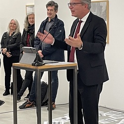 Eröffnung des Spiegelgitterhauses Gleisdorf (Sammlung Wolf) durch Bürgermeister Christoph Stark, Landeshauptmann Christopher Drexler und Diözesanbischof Wilhelm Krautwaschl.Laudatio: Walter Prügger,Einführung in die Ausstellung 'WENDEZEITEN/ZEITENW