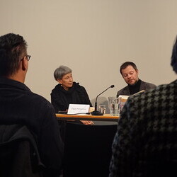 Nachwort der Dichter: Verse vom himmlischen Drucksatz | Poesie lesen von Oleg Jurjew am 26. November 2025 im[Cubus] mit Daniel Jurjew, Olga Marynova, Peter Waterhouse, Kathrin Schmidt und Richard Obermayr. Einf?hrung und Gespr?ch von Andreas Unterweg