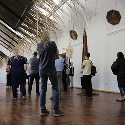 KURATORINNENFÜHRUNG, Juli 2021, Ausstellung EINATMEN-AUSATMEN. Foto: KULTUM