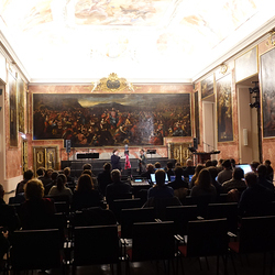 Abschluss der 4. Blumenbergtage am 14.3.26 im Minoritensaal mit einem Live-Hörspiel inszeniert von büro lunaire, nach einem Text von Stefan Schmitzer, mit Kompositionen von A. Bauer, T. Urban, F. Kindlinger, G. T. Pérez, R. Schinwald. Tontechnik B. A