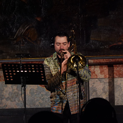 Abschluss der 4. Blumenbergtage am 14.3.26 im Minoritensaal mit einem Live-Hörspiel inszeniert von büro lunaire, nach einem Text von Stefan Schmitzer, mit Kompositionen von A. Bauer, T. Urban, F. Kindlinger, G. T. Pérez, R. Schinwald. Tontechnik B. A