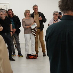 'Was tun Skulpturen ohne Aufsicht?' - Michael Kienzer und Anneliese Schrenk,KULTUMUSEUM im Spiegelgitterhaus Gleisdorf, 22. Mai 2026, Eröffnung: Kurator Johannes Rauchenberger