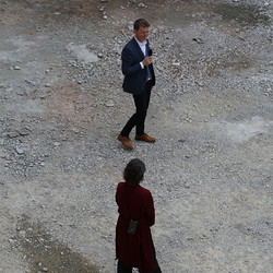 Gastkuratorin Katrin Bucher Trantow und Kurator Johannes Rauchenberger führen in die Ausstellung ein. 