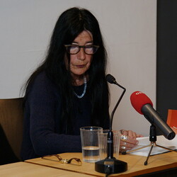 DER DOPPELTE GAST: Petra Ganglbauer und Auguste LaarUNUNTERBROCHEN (SCHWARZ) SEHENMittwoch, 10. Mai 2023, 19 UhrKULTUM [Im Cubus]EINF?HRUNG: Barbara RauchenbergerFoto: J.Rauchenberger/A. Babahmetovic