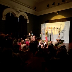 JUNGES PUBLIKUM_PUH DER BÄR_Hör- u. Schaubühne Stuttgart. Foto: KULTUM/Hopper