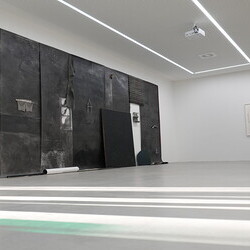 'Was tun Skulpturen ohne Aufsicht?' - Michael Kienzer und Anneliese Schrenk,KULTUMUSEUM im Spiegelgitterhaus Gleisdorf, 22. Mai 2026, Eröffnung: Kurator Johannes Rauchenberger