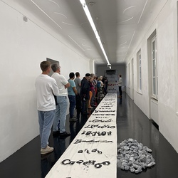 Lange Nacht der Kirchen 2024_'Nie wieder Krieg!'_Zenita Komad_Kuratorenführung. Foto: KULTUM