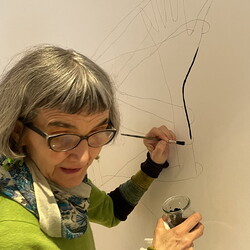 Aufbau der Ausstellung: 'SISTERS OF THE LABYRINTH' von Renate Kordon und Tamara Friebel, KULTUM Graz, 2.-23.März 2024  Foto: KULTUM/Johannes Rauchenberger