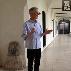 Themenführung #17 'Bild und Wort' in der Ausstellung: 'Gott hat kein Museum' mit Kurator Johannes Rauchenberger, 30.Mai 2026, special guest: Michael Endlicher