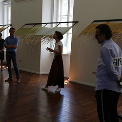 EINATMEN - AUSATMEN. Ausstellungsbesuch mit Führung. Foto: KULTUM