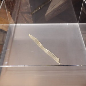                                 Claudia Schink, * 1960 in Kempen (DE), lebt in K?ln und Berlin (DE), ?Das Christentum?, Gesamtzyklus: ?Das Abendland? Rom, 1996, Avignon, 1998,C?ln, 1999,Cluny, 1998,Constantinopel, 1999Glas mundgeblasen, ?