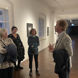 Führung mit Kurator Johannes Rauchenberger durch die Ausstellung 'Auslöschung' von Zlatko Kopljar