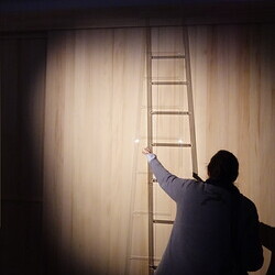 Lange Nacht der Kirchen, 23. Mai 2025: Kurator Johannes Rauchenberger führt durch die Ausstellung 'NUN MEHR – MEAN TIME' von Maaria Wirkkala