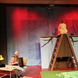 Frau Meier die Amsel, Mezzanintheater, JUNGES PUBLIKUM, September 2021. Foto: KULTUM