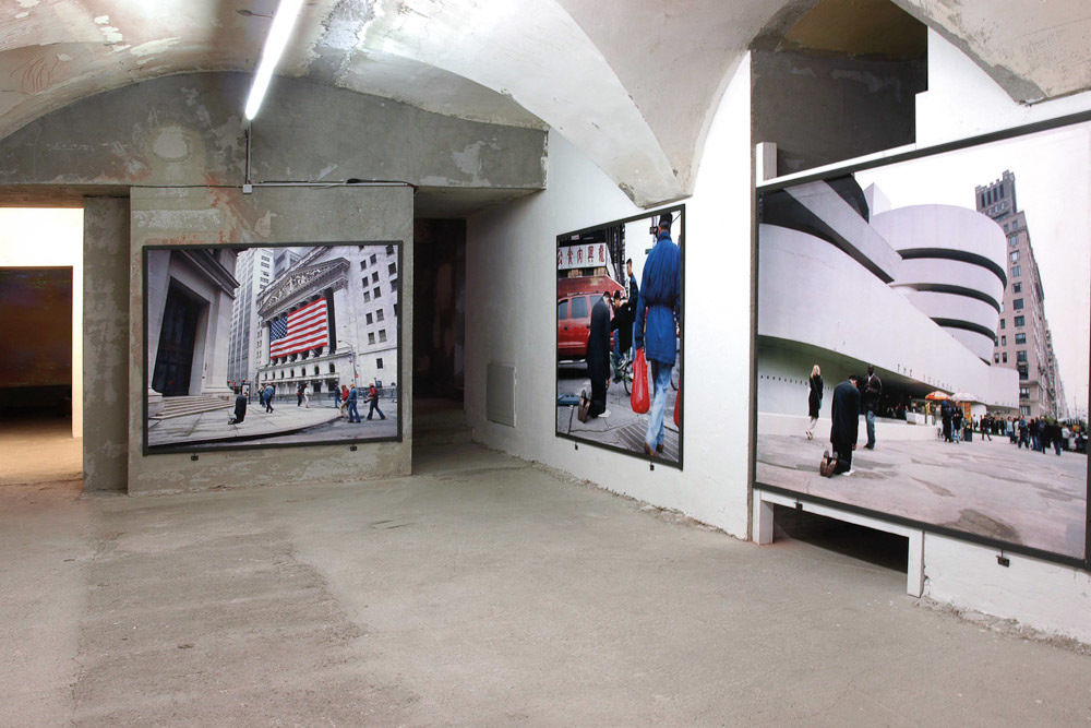 ZLATKO KOPLJARK9 COMPASSION, 20046 UV Prints auf Synthetic-Folie, 180x220 cm, 2004. Courtesy Museum of Modern and Contemporary Art, Rijeka.Ausstellungsansicht Gestures of Infinity, Minoriten-Galerien im Priesterseminar (2007)