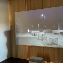 Zlatko Kopljar führte mit Kurator Johannes Rauchenberger durch die Ausstellung 'AUSLÖSCHUNG', 23.11.2024