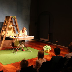 Frau Meier die Amsel, Mezzanintheater, JUNGES PUBLIKUM, September 2021. Foto: KULTUM