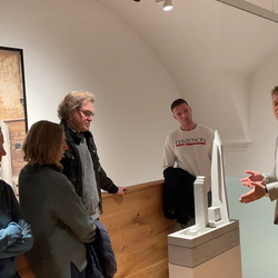 Führung mit Kurator Johannes Rauchenberger durch die Ausstellung 'Auslöschung' von Zlatko Kopljar