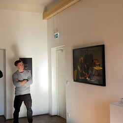 Zlatko Kopljar führte mit Kurator Johannes Rauchenberger durch die Ausstellung 'AUSLÖSCHUNG', 23.11.2024