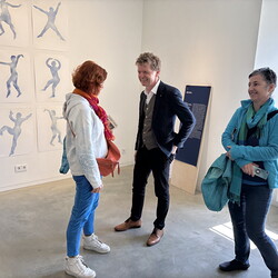 Kuratorenführung mit Kurator Johannes Rauchenberger durch die Ausstellung 'Im Bann (s)einer gro?en Erz?hlung: Josef Fink zum 25. Todestag' am letzten Ausstellungstag, 19. April 2025