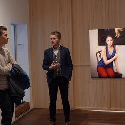 Führung mit Kurator Johannes Rauchenberger und Studierendenvertretungen der Theologiestudierenden aus Wien und Graz durch die Ausstellung 'Gott hat kein Museum' am Samstag, 22.11.2025